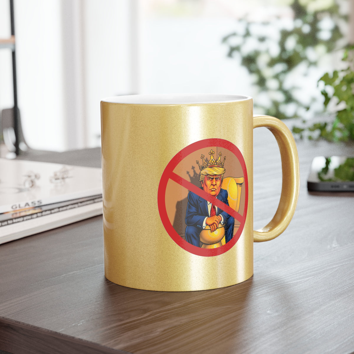 No Kings metallic mug | Gold finish, bold text design